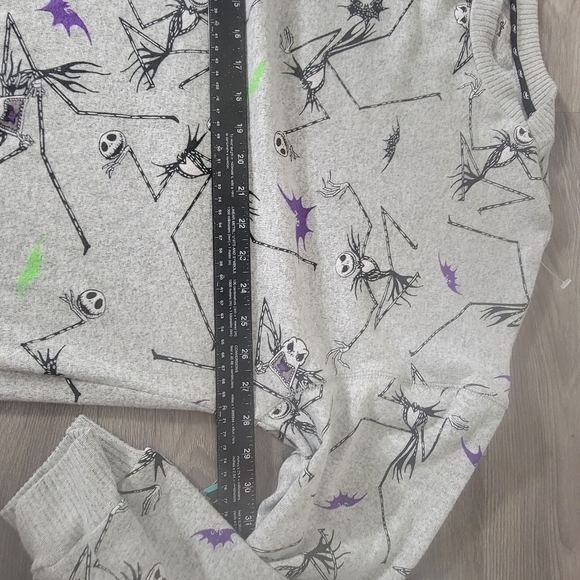 Disney Jack Skellington Gray XL Top Oversize Soft Nightmare Before Christmas - Picture 5 of 11